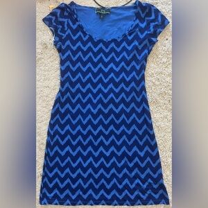 C WONDER blue short cap sleeve zig-zag knee length dress medium m 8 10 C.